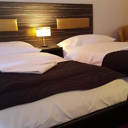 Hotel Montenegro Bruntal Bagian luar foto
