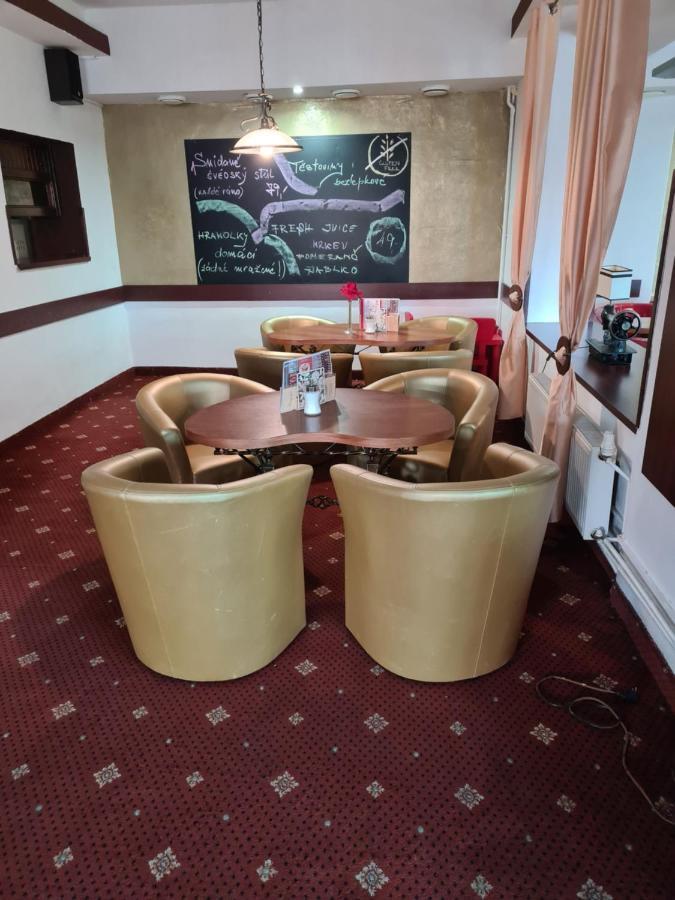 Hotel Montenegro Bruntal Bagian luar foto