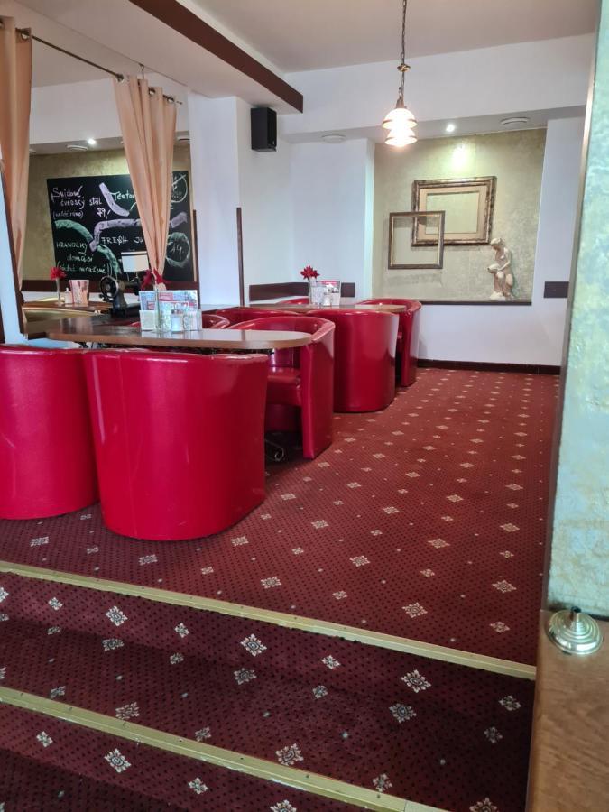 Hotel Montenegro Bruntal Bagian luar foto