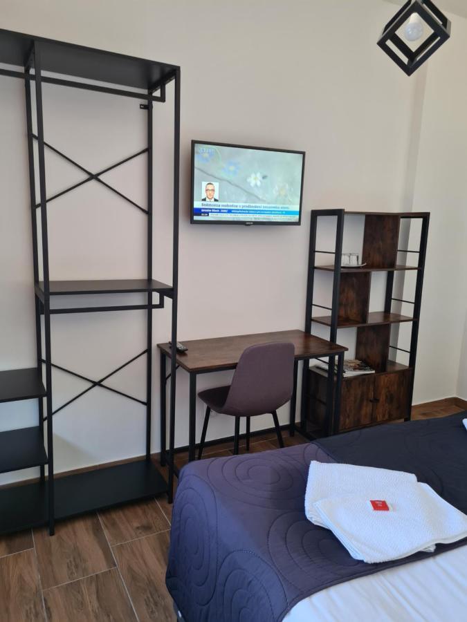 Hotel Montenegro Bruntal Bagian luar foto