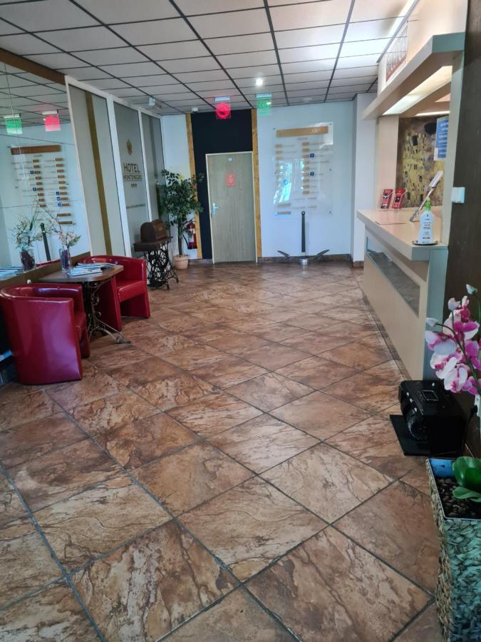 Hotel Montenegro Bruntal Bagian luar foto