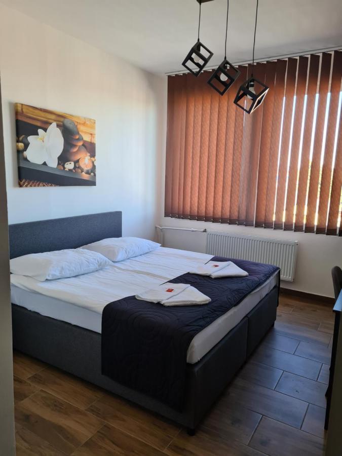 Hotel Montenegro Bruntal Bagian luar foto