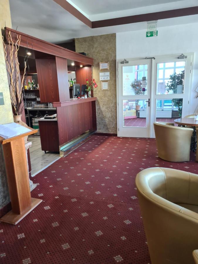 Hotel Montenegro Bruntal Bagian luar foto