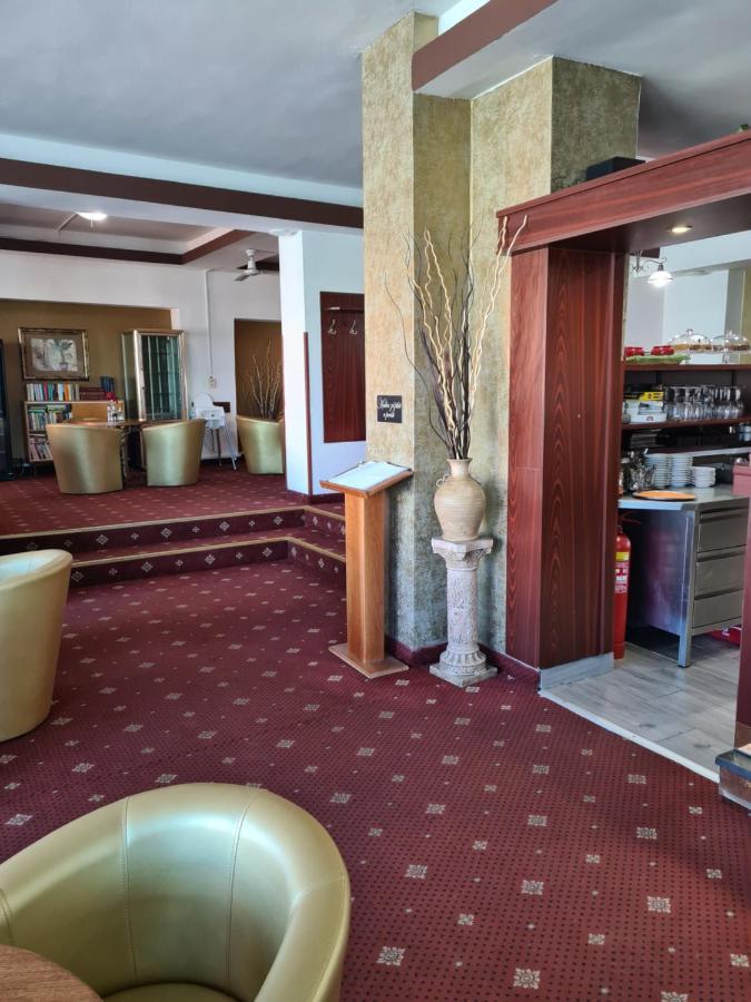 Hotel Montenegro Bruntal Bagian luar foto