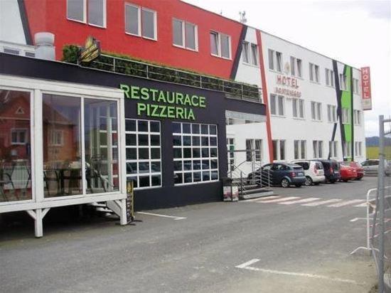 Hotel Montenegro Bruntal Bagian luar foto