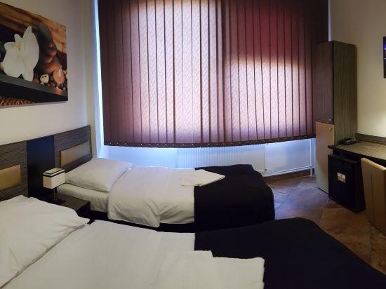 Hotel Montenegro Bruntal Bagian luar foto