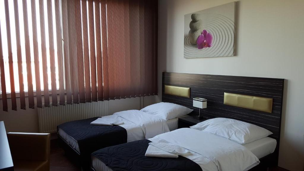 Hotel Montenegro Bruntal Bagian luar foto