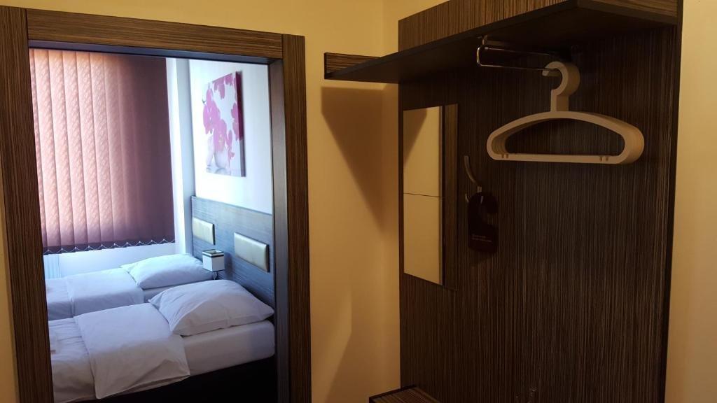 Hotel Montenegro Bruntal Bagian luar foto
