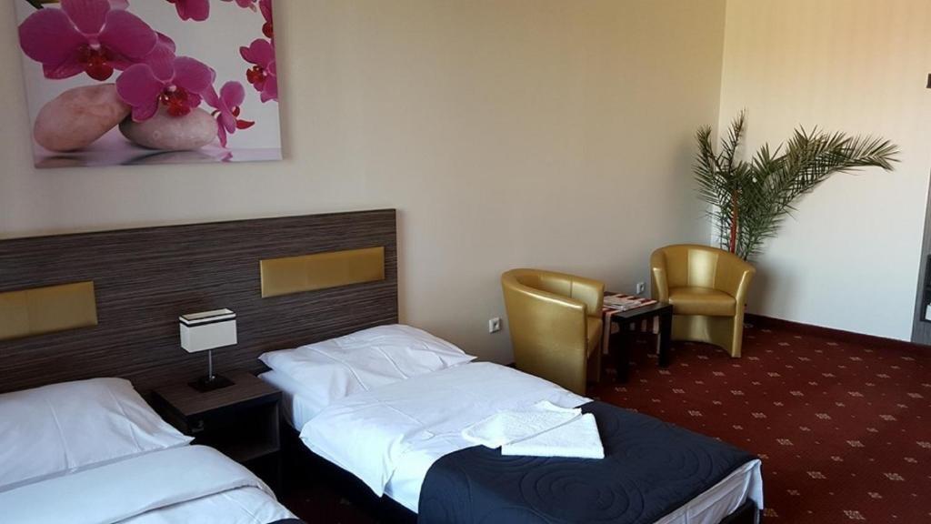Hotel Montenegro Bruntal Bagian luar foto