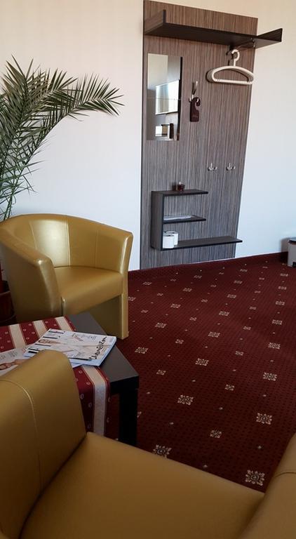 Hotel Montenegro Bruntal Bagian luar foto