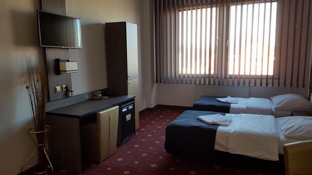Hotel Montenegro Bruntal Bagian luar foto