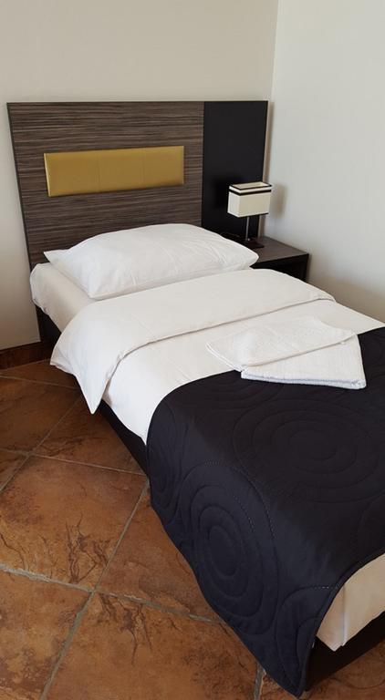 Hotel Montenegro Bruntal Bagian luar foto