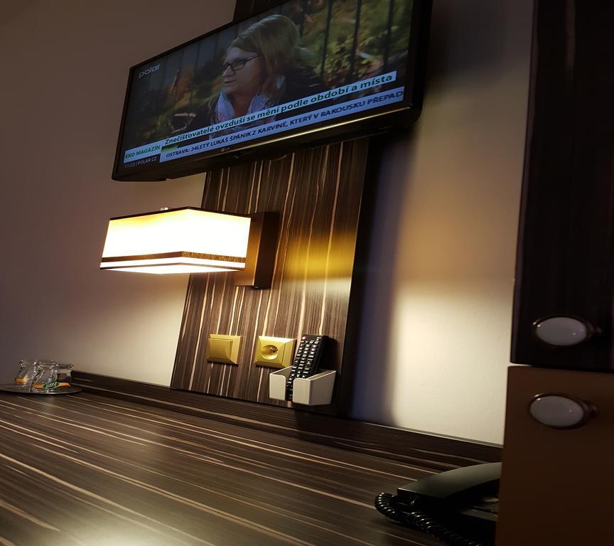 Hotel Montenegro Bruntal Bagian luar foto